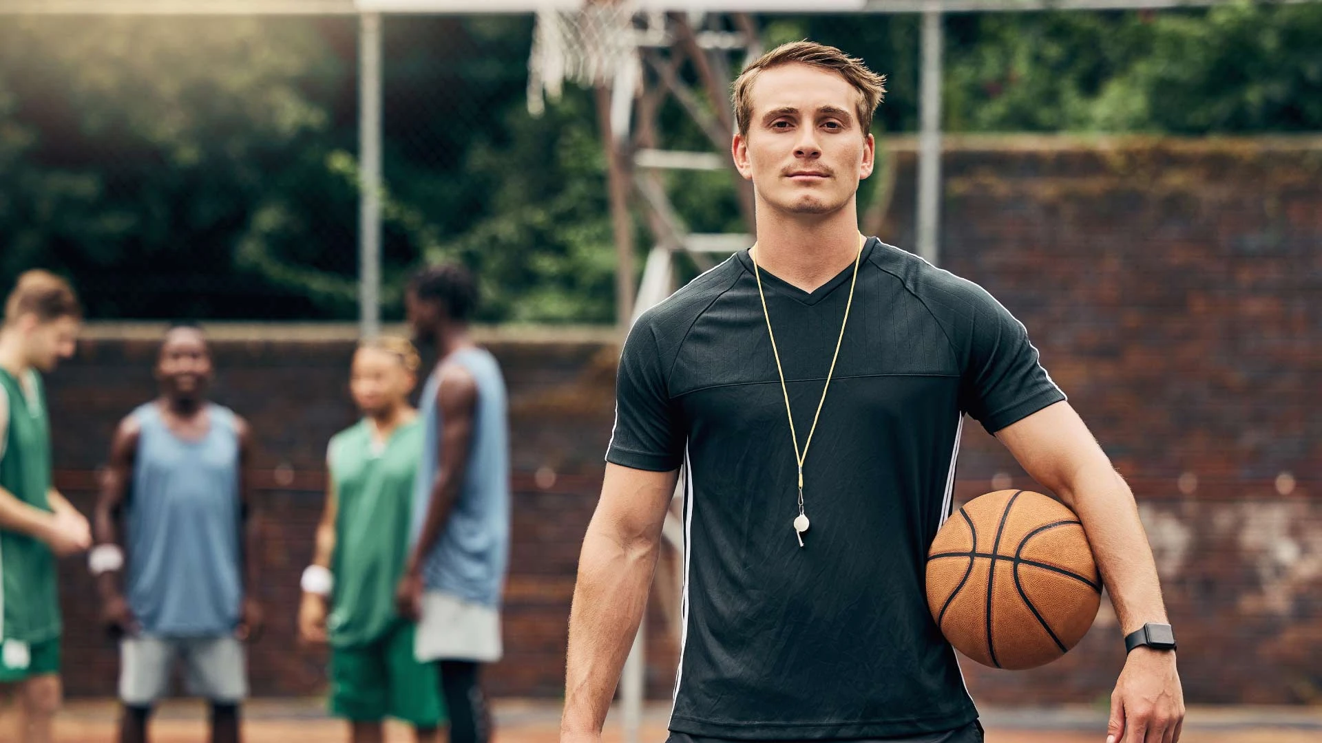 Απόφοιτος νομικής σχολής του IdEF College